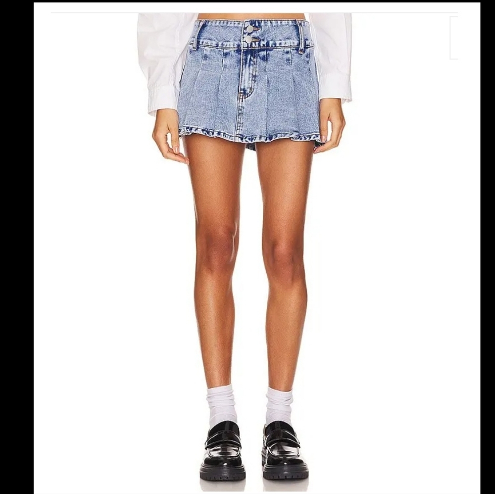 NWT Nikkya X REVOLVE Nika Pleated Mini Skirt